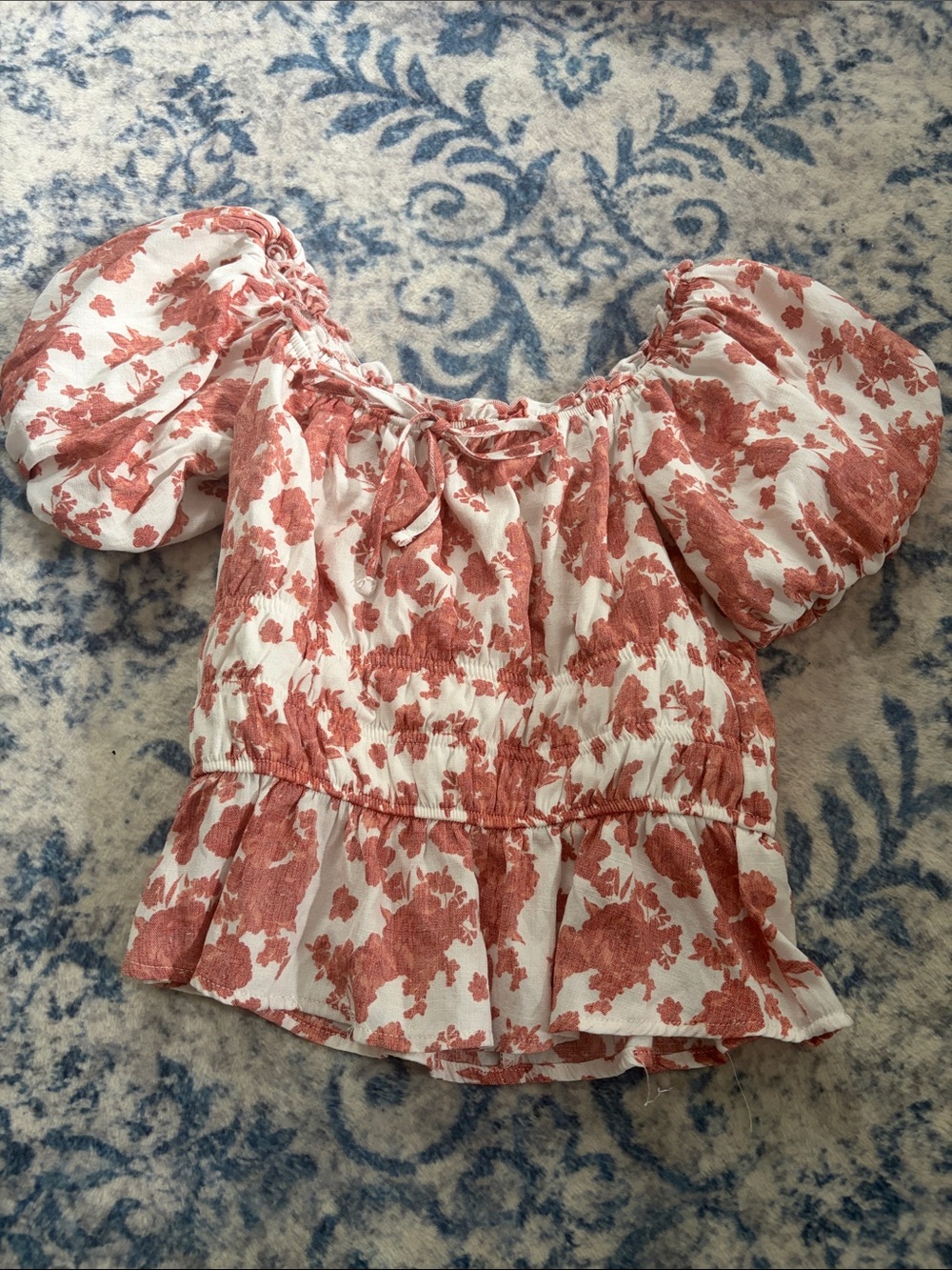 Francesca's Collections White & Rust Floral Puff Sleeve Peasant Top